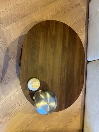 Mesa de centro de madera de nogal