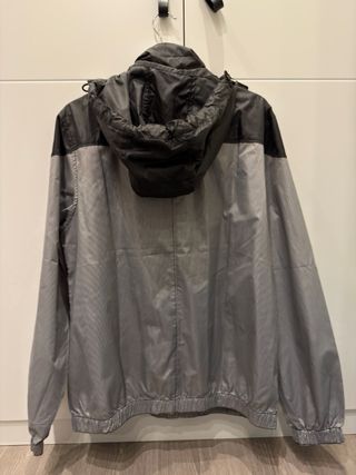 Chaqueta Cortavientos Merc Talla L gris negro