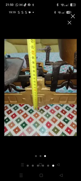 Báscula antigua dorada