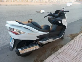 Suzuki Burgman 400 Blanca