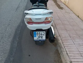 Suzuki Burgman 400 Blanca