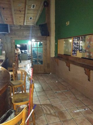 Apoyabrazos o copas de bar de madera