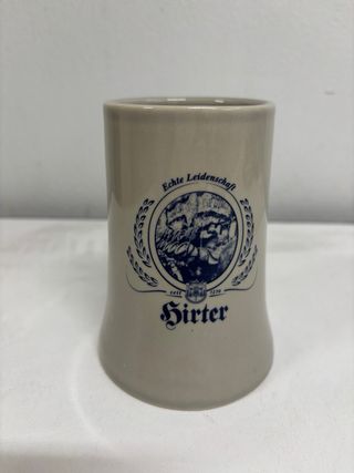 Bicchieri e boccali birra in vetro