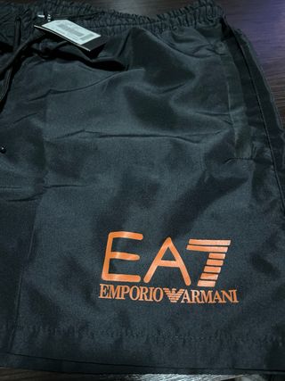 Bañador EA7 Negro con letras naranja