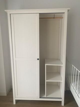 Armario blanco desgastado ikea