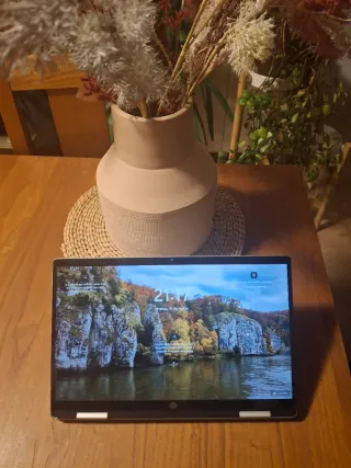 HP Pavilion x360 2023: notebook convertibile con accessori