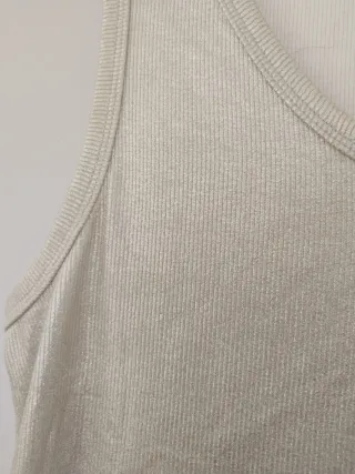 Camiseta dorada brillante