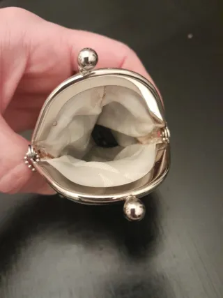 Portamonete a forma di pesce in pelle