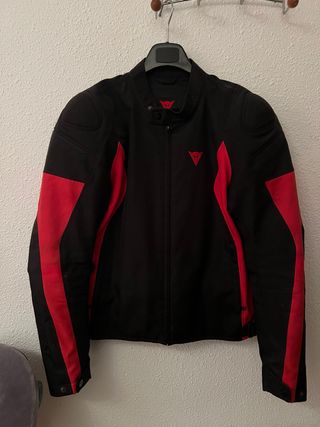 Chaqueta Dainese Negra y Roja