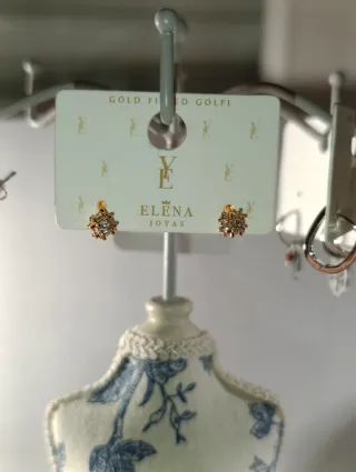 Aretes dorados de Elena Joyas Circonitas