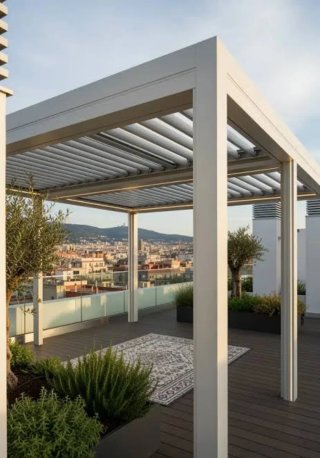 instalacion Pérgola de metal y tela gris