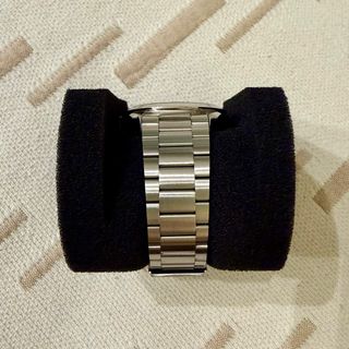 Reloj WD esfera plateada estilo Omega