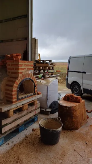 Horno de barro y ladrillo artesanal