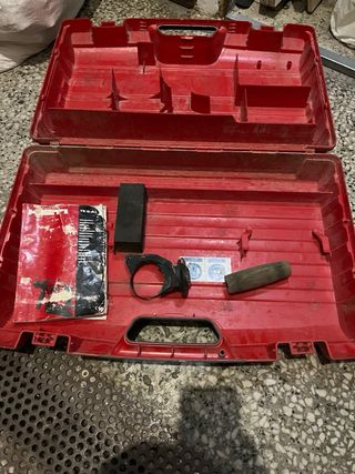 Caja Hilti Roja