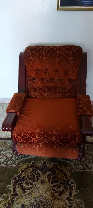 Sofá clásico madera y terciopelo