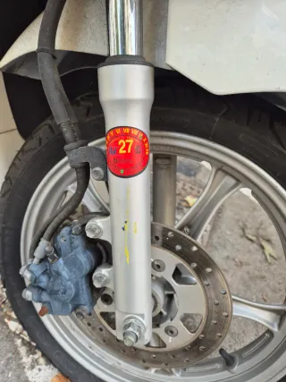 Suzuki Sixteen 125 Scooter Blanca