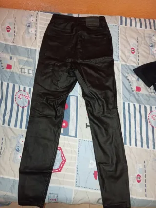 Pantalones negros cuero