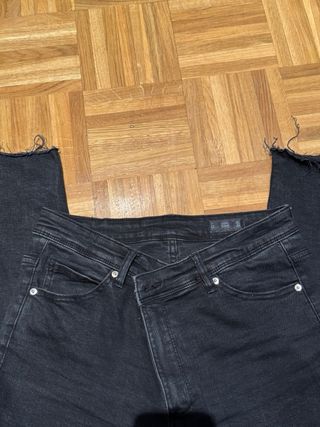 Pantalón pitillo negro