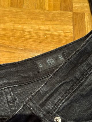 Pantalón pitillo negro