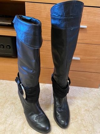 Botas altas de piel negras – Talla 37