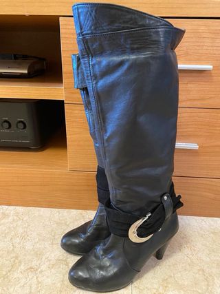 Botas altas de piel negras – Talla 37