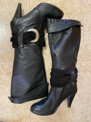 Botas altas de piel negras – Talla 37