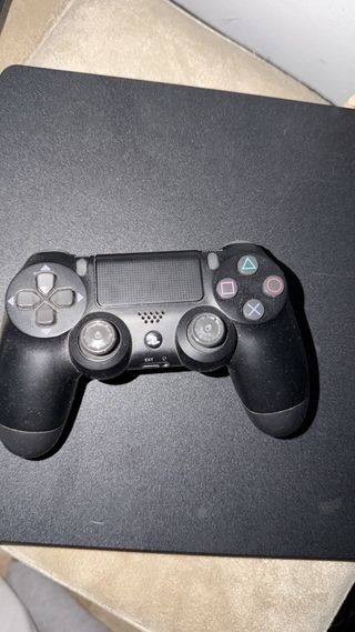 PS4 (PlayStation 4) Negra + Mando y 2 Juegos