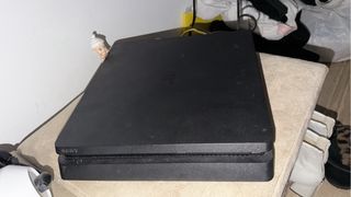 PS4 (PlayStation 4) Negra + Mando y 2 Juegos