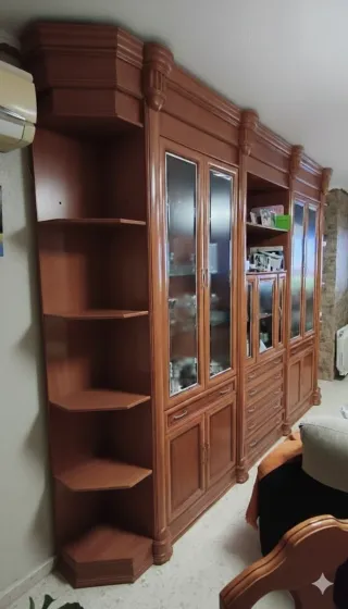 Mueble madera con vitrinas