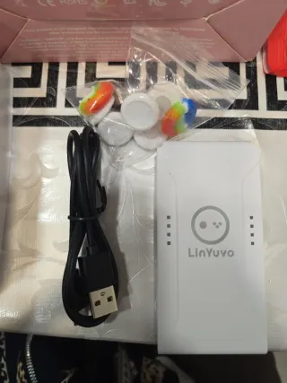 Controladores transparentes rosa y blanco