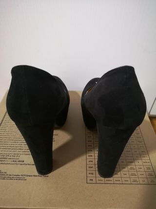 Scarpe eleganti scamosciate nere con tacco alto