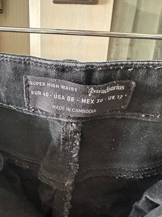 Pantalón vaquero negro Stradivarius