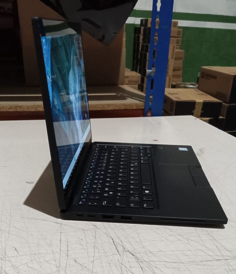 Portátil TÁCTIL Dell 7390 i5 8a 16Gb RAM 512Gb SSD afbeelding 2