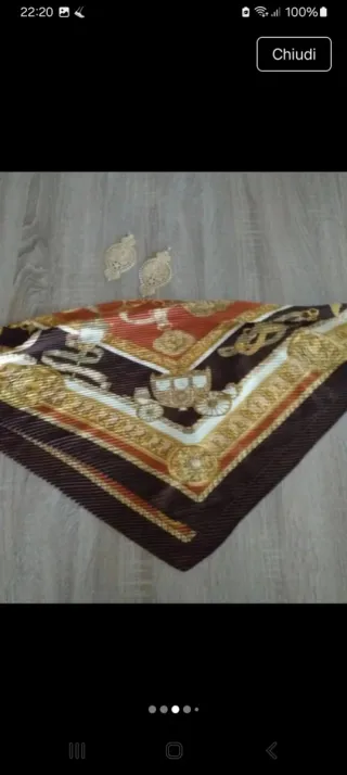 Foulard e orecchini