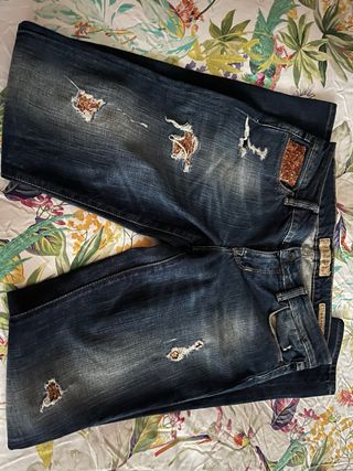 Pantalón vaquero Guess desgastado con lentejuelas