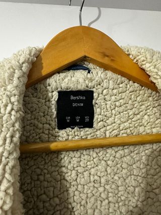 Abrigo vaquero Bershka forro borreguito