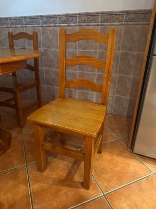 Conjunto mesa redonda madera  2 taburetes/sillas