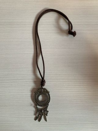 Collar con colgante tribal