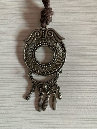 Collar con colgante tribal