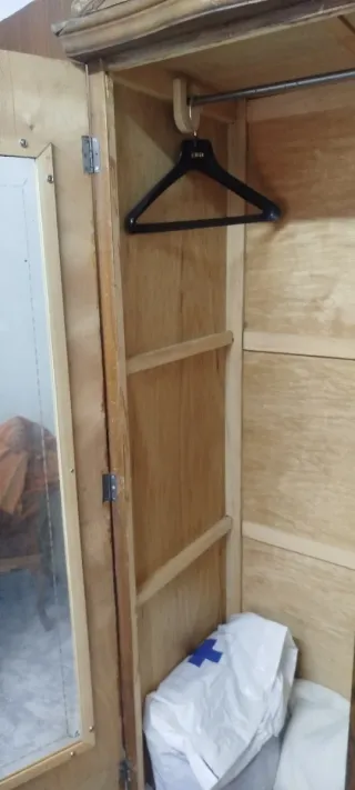 Armario vintage de madera