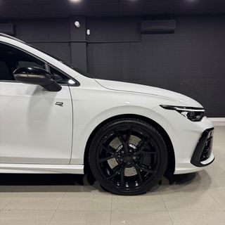 Volkswagen Golf 8.5 R 2.0 TSI 333cv Black Edition