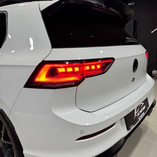 Volkswagen Golf 8.5 R 2.0 TSI 333cv Black Edition