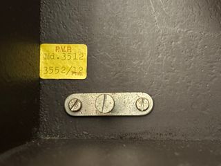 Reloj de pared antiguo SARS muy cuidado.