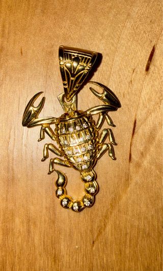 Colgante Escorpión Oro 18k