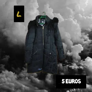 Chaqueta negra acolchada con detalles