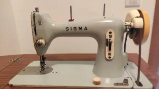 Máquina de coser Sigma 101 con mueble