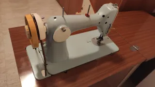 Máquina de coser Sigma 101 con mueble