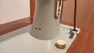 Máquina de coser Sigma 101 con mueble