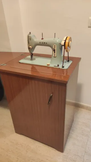 Máquina de coser Sigma 101 con mueble