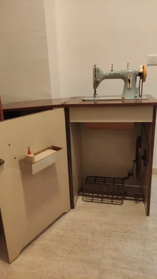 Máquina de coser Sigma 101 con mueble